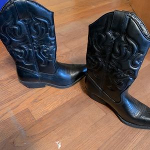Black cowgirl boots